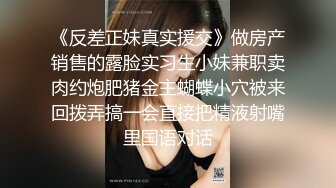 【新片速遞】 韵味十足甜美骚女，女用倒模20CM长屌，骑乘自己动，翘起屁股插入，上下套弄水声哗哗，双头龙深插