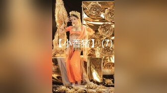 女上位 省力气 大姐在看电视