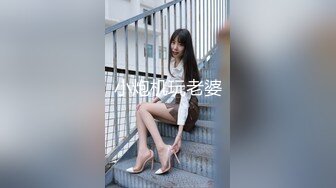 肉感十足超大胸外围美女  镜头前特写口交  扶着床拉手站立后入  大力撞击晃动奶子