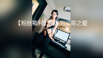  女仆装露脸小母狗，床上的极品尤物高颜值让小哥玩弄，交大鸡巴压在身下揉奶草穴