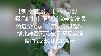   集体宿舍撩骚，几个轻熟女被拉下海直播赚外快，揉奶玩逼淫声荡语不断，吃奶剪逼毛