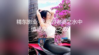 【新片速遞】  商城女厕蹲守绒外套牛仔裤温婉美女,窄小的洞口被浓密阴毛遮住了