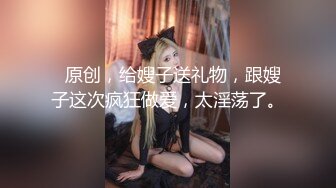 喜欢刺激的小少妇深夜户外陪狼友骚，公园内漏出骚奶子