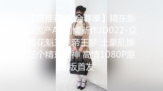 女神姐妹花【无敌兔兔】双女一起自慰，互揉奶子假屌插穴，性感红色吊带丝袜，跳蛋震穴玩的很嗨