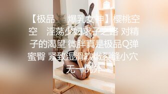 胖哥专属全方位无死角性爱房，露脸约炮苗条美眉穿上情趣干到一半突然男朋友来视频通话赶紧躲厕所穿衣接视频，对话超精彩