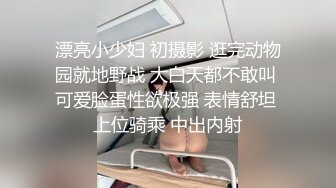 新流出 小缝偷拍漂亮少妇大姨妈来了 擦的可仔细了 逼都擦红了