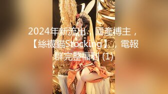   女同姐妹花高颜值的小受受，全程露脸被骚姐姐吃奶舔逼，小乳夹伺候着，带上假鸡巴直接草骚逼给狼友看骚表情