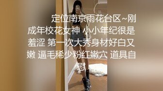 年轻新婚小夫妻，老婆娇小可人性爱情趣椅子加持，女上特写肛交手持打飞机口爆