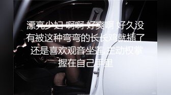 牛仔裤高跟鞋新人苗条御姐啪啪，腰细美臀特写深喉口交，翘起屁股第一视角后入，抽插猛操搞完手指扣逼