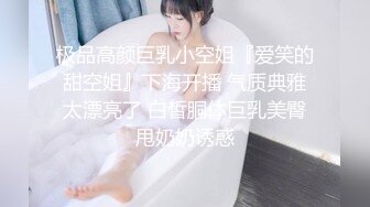 丰满的小美妞自拍玩弄自己的小穴