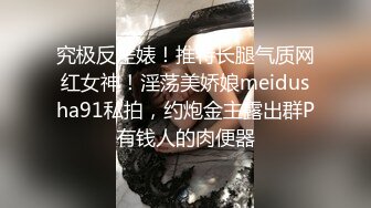 少年抓起马尾辫骑马，马儿骑的哇哇大叫，爽死了