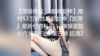  小骚妹在店里偷偷的漏出骚奶子给狼友看，勾搭小哥激情啪啪，深喉交大鸡巴