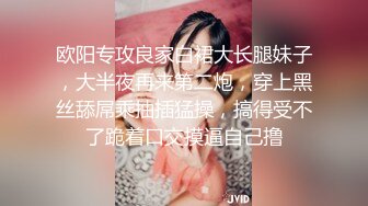 清纯又性感眼镜美御姐，抓屌一顿猛吸，黑丝美腿足交，大屁股骑乘操骚逼，JB爆菊假屌插穴