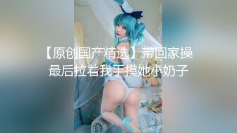 长相甜美气质牙套妹和闺蜜女同诱惑，掰穴特写毛毛浓密互舔逼逼，一起翘起屁股扭动浴室洗澡湿身