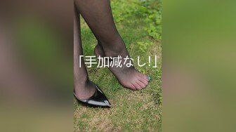 《破解居家摄像头》中年老公鸡巴不顶用老婆没爽够拿出精油给老婆的BB做个按摩补偿一下