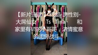 四月新流出高校女厕❤️极品高清全景后拍黑连衣裙美眉在厕所里洗眼镜.