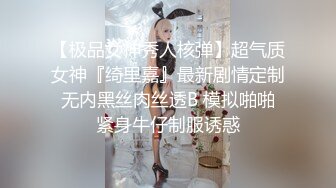 《极品CP魔手外购》商场女厕近景镜头先拍脸再拍逼，各种年轻美女小姐姐小少妇方便，大屁股潮妹透明内裤简直太骚了 (4)