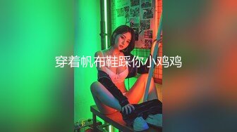 偷拍大师商场尾随偷拍??美女裙底风光清纯女学生白色连衣裙，性感粉丝内裤