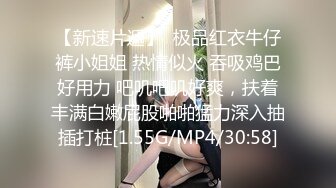 房东浴室窗外偷窥几个合租房打工妹洗澡有个机警妹对着窗外望差点被她发现180P高清版