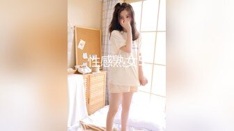 大神都喜欢这口下药迷翻女同事带回酒店把玩她的大肥鲍 各种玩具一股脑全塞进去