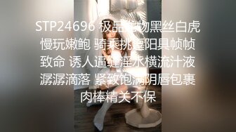 淫娃荡妇姐妹花，全程露脸陪狼友发骚，揉奶玩逼听狼友指挥互动撩骚，浪叫呻吟不止，道具蹂躏骚穴淫水多多