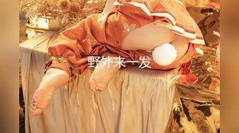 大三兼职美女被色魔摄影师诱惑换上情趣黑丝啪啪啪 (1)