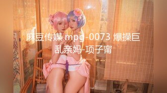 珠寶店監控被黑偸拍店鋪打烊後,大波收銀員騷婦與保安大叔用收銀機看A片欲火焚身後長椅當床打炮,內射呻吟聲刺激