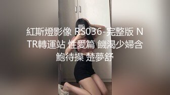 漂亮妹子洗香香笑的好甜