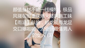 科技园女厕蹲守牛仔裤大美妞 毛丛间阴户高高突起就开一个小缝