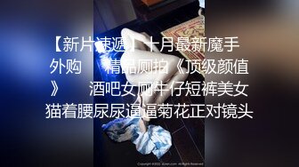  姐夫干小姨子圣诞情趣装眼镜骚女啪啪，揉搓奶子闭眼享受，酸奶抹屌深喉插嘴