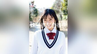 【新片速遞 】 极品高质量温柔美女玩起来很狂野啊，和两个男的到酒店，脱光光身材前凸后翘丰腴肉感，前后夹击猛操哦哦呻吟【水印】[1.88G/MP4/33:16]