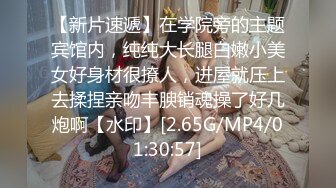 玩弄老婆油光闪亮的肉逼