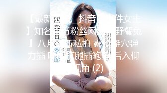 【新片速遞】 在朋友的家庭影院3P健美选手 