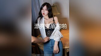 名妃鞋店肉絲高跟美女,無懼走光豪放蹲地挑鞋