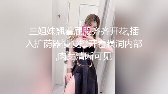 【闺蜜双女】3女玩1男室内玩的不够爽再户外，深夜路边口交车后座翘屁股后入，扶着屁股快速抽插