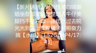  7哥探花新人胖哥操骚熟女，扒掉裤子吃屌，骑乘位上下猛砸，张开双腿一顿输出，搞舒服了