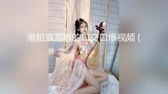 笑起来甜美妹子超近距离特写自慰，跳蛋震动假屌快速抽插，高潮出水翘起屁股露肥逼，手指扣逼手法非常灵活