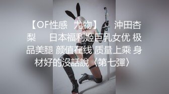 偷情男女，被小哥骗上床的骚妇，全程露脸让小哥边亲边草，无套抽插舌吻压在身下干的神魂颠倒，表情很是享受