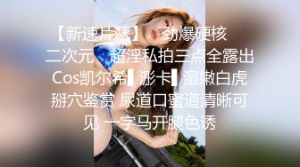 一脸骚样女仆装极品颜值美女，脱下丁字裤咬在嘴里，抖动美臀超嫩粉穴，舔弄炮友大屌，倒立特写爆操嫩穴