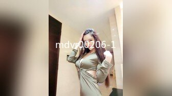  5.24网吧包厢顶级美女泽美情趣内衣网袜激情艳舞，按在键盘上疯狂输出